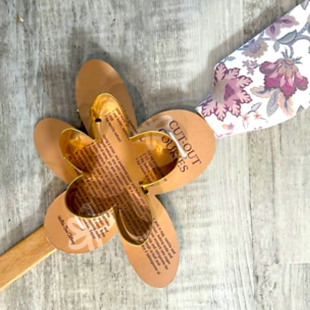 Matilda Jane spatula and cookie cutter set